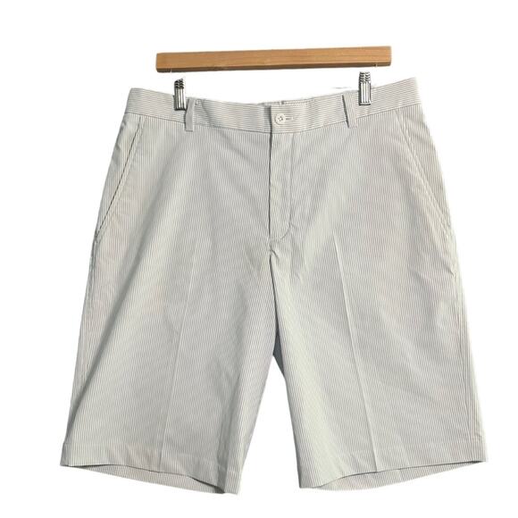 NIKE Golf Men Shorts Size 34 Gray White Pin Stripe Flat Front Casual Performance - Picture 1 of 9